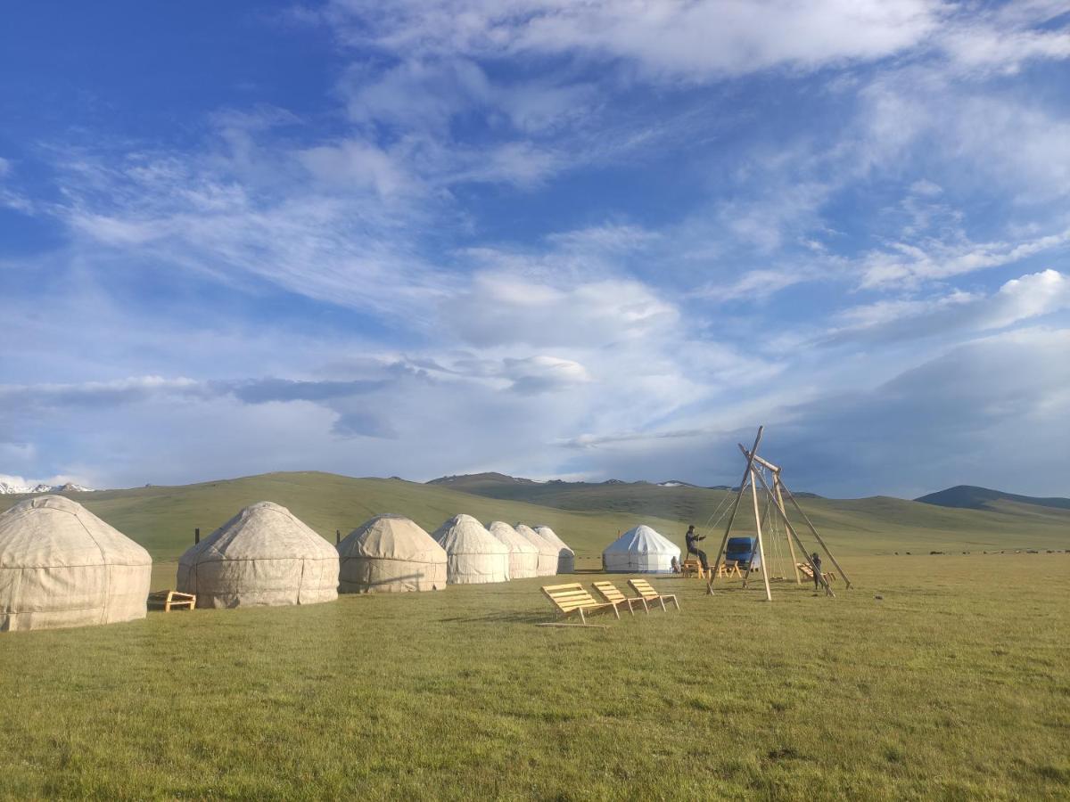 Yurt Camp Ali-Nur At Lake Song-Kol Юрточный Лагерь Али-Нур Озеро Сон-Куль Сон-Куль Кыргызстан Нарын Kyrgyzstan Naryn Ngoại thất bức ảnh