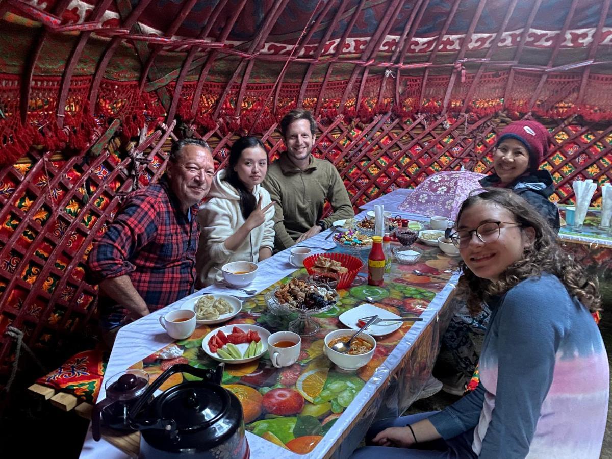 Yurt Camp Ali-Nur At Lake Song-Kol Юрточный Лагерь Али-Нур Озеро Сон-Куль Сон-Куль Кыргызстан Нарын Kyrgyzstan Naryn Ngoại thất bức ảnh
