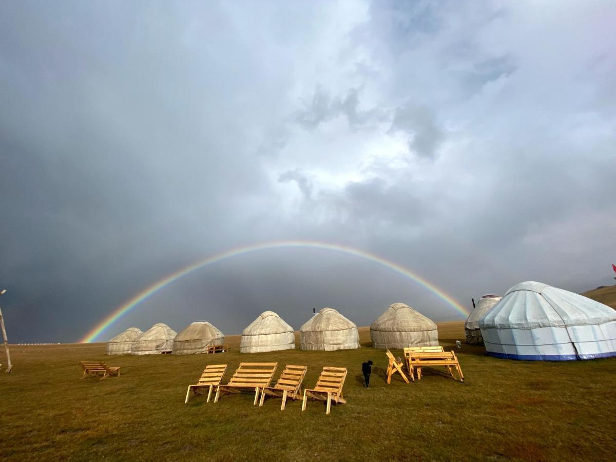 Yurt Camp Ali-Nur At Lake Song-Kol Юрточный Лагерь Али-Нур Озеро Сон-Куль Сон-Куль Кыргызстан Нарын Kyrgyzstan Naryn Ngoại thất bức ảnh