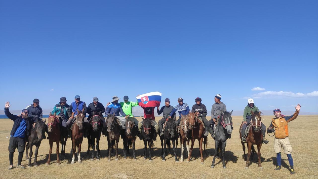 Yurt Camp Ali-Nur At Lake Song-Kol Юрточный Лагерь Али-Нур Озеро Сон-Куль Сон-Куль Кыргызстан Нарын Kyrgyzstan Naryn Ngoại thất bức ảnh