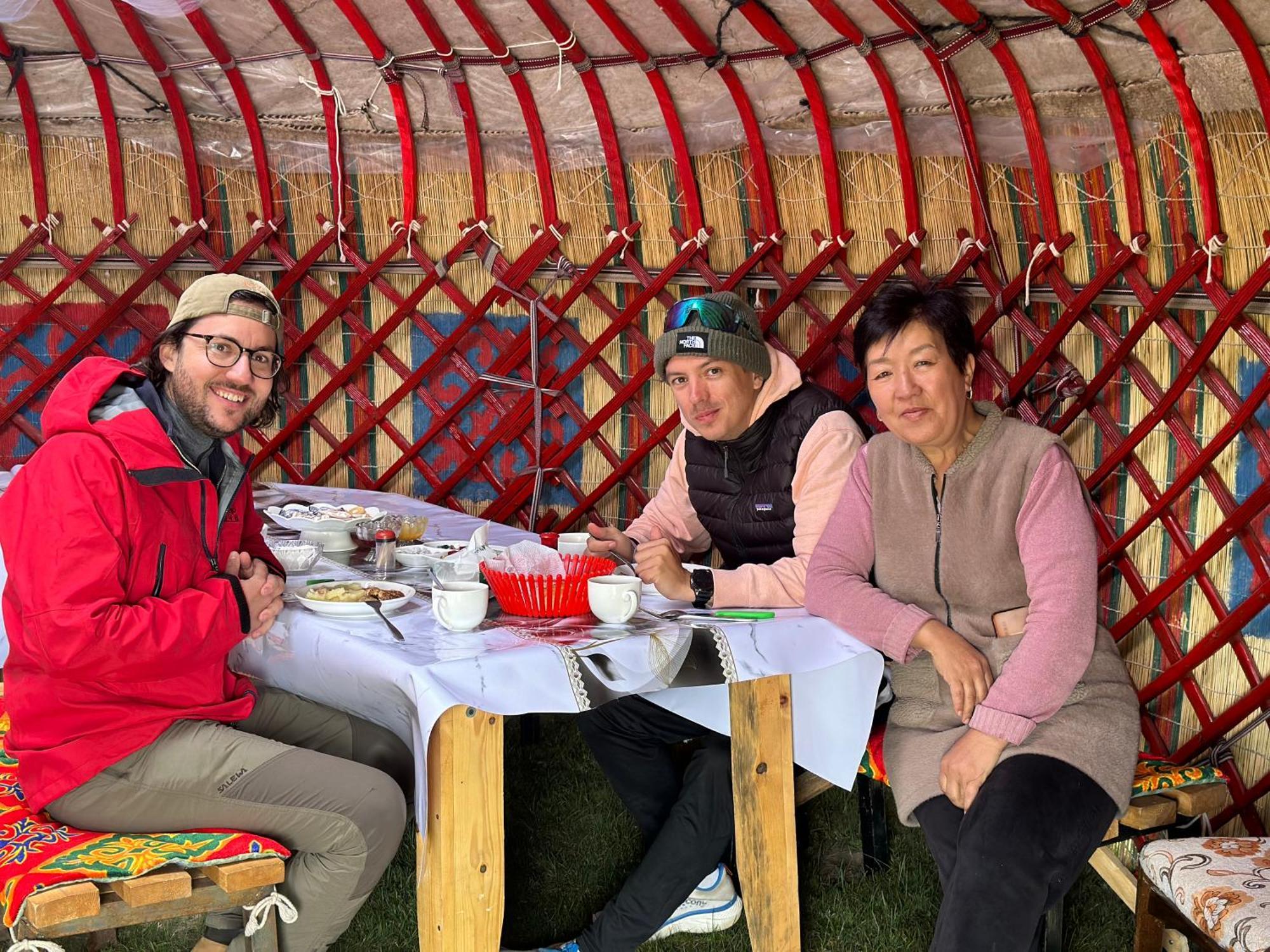 Yurt Camp Ali-Nur At Lake Song-Kol Юрточный Лагерь Али-Нур Озеро Сон-Куль Сон-Куль Кыргызстан Нарын Kyrgyzstan Naryn Ngoại thất bức ảnh