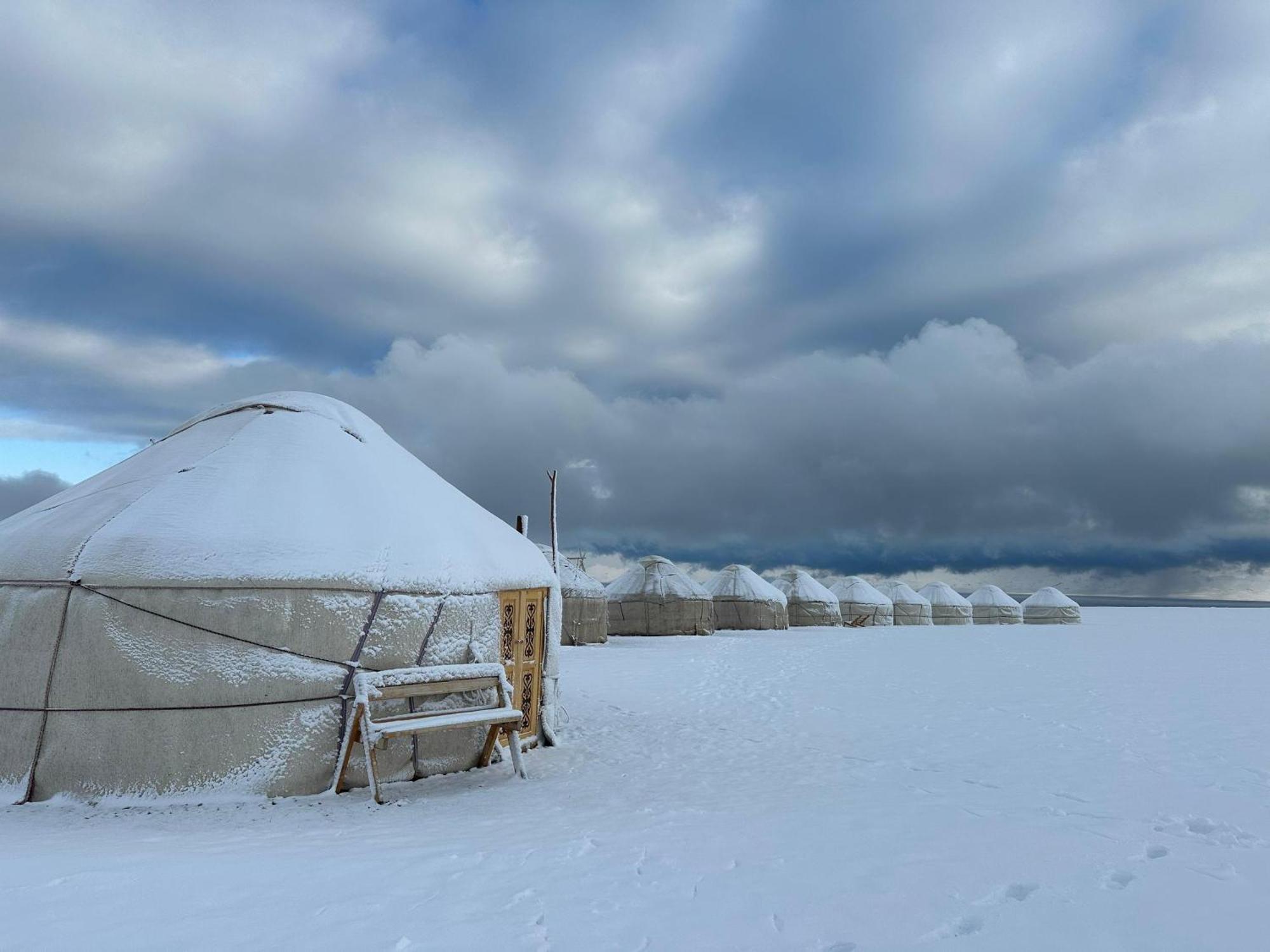Yurt Camp Ali-Nur At Lake Song-Kol Юрточный Лагерь Али-Нур Озеро Сон-Куль Сон-Куль Кыргызстан Нарын Kyrgyzstan Naryn Ngoại thất bức ảnh