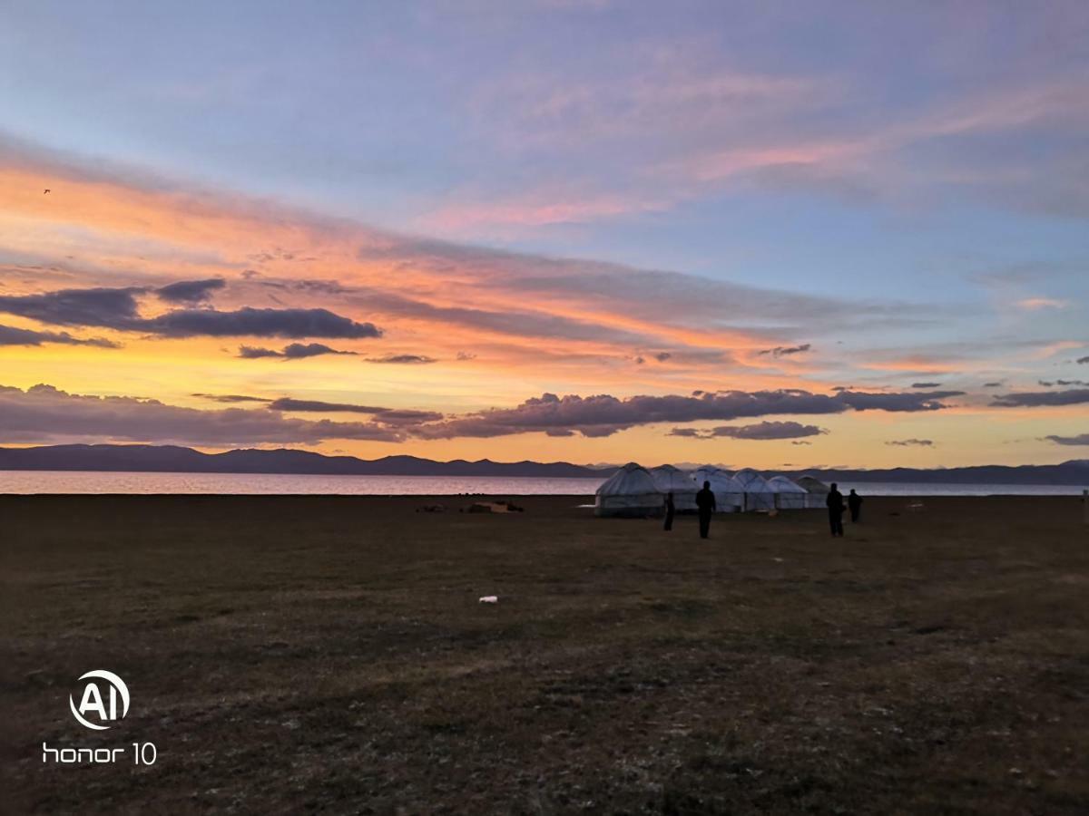 Yurt Camp Ali-Nur At Lake Song-Kol Юрточный Лагерь Али-Нур Озеро Сон-Куль Сон-Куль Кыргызстан Нарын Kyrgyzstan Naryn Ngoại thất bức ảnh