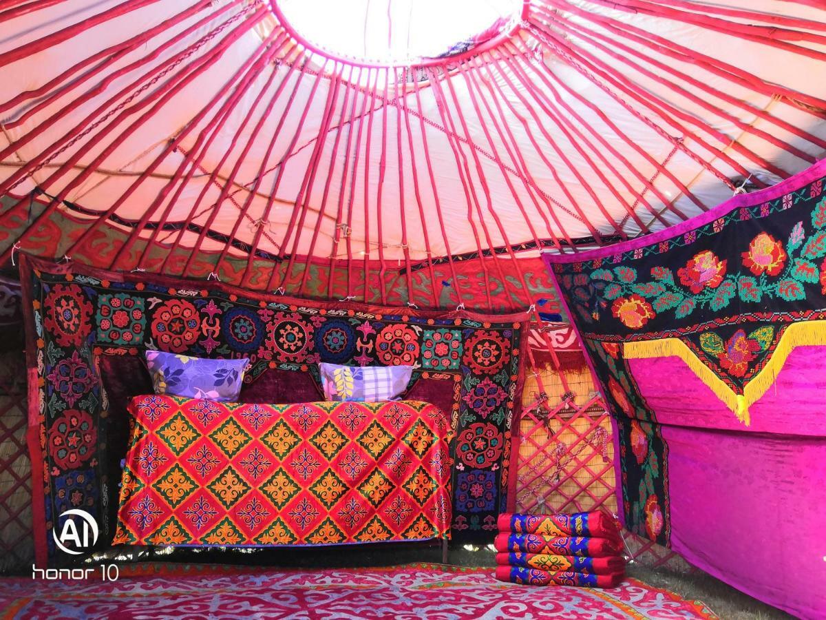 Yurt Camp Ali-Nur At Lake Song-Kol Юрточный Лагерь Али-Нур Озеро Сон-Куль Сон-Куль Кыргызстан Нарын Kyrgyzstan Naryn Ngoại thất bức ảnh