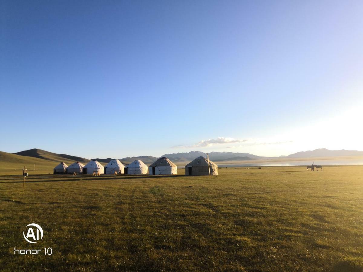 Yurt Camp Ali-Nur At Lake Song-Kol Юрточный Лагерь Али-Нур Озеро Сон-Куль Сон-Куль Кыргызстан Нарын Kyrgyzstan Naryn Ngoại thất bức ảnh