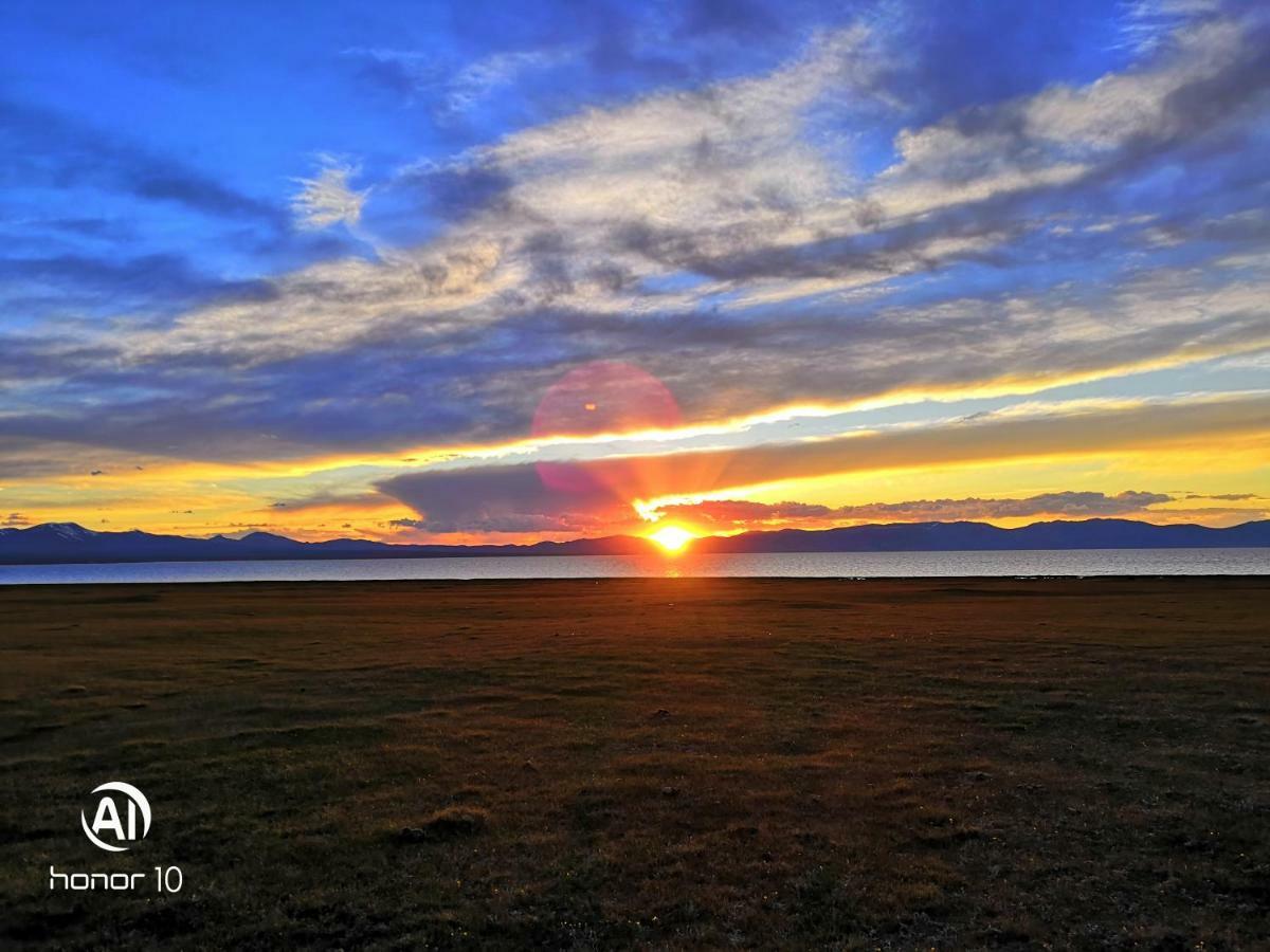 Yurt Camp Ali-Nur At Lake Song-Kol Юрточный Лагерь Али-Нур Озеро Сон-Куль Сон-Куль Кыргызстан Нарын Kyrgyzstan Naryn Ngoại thất bức ảnh