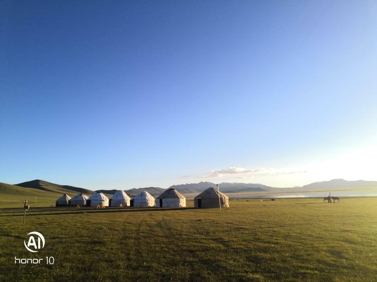 Yurt Camp Ali-Nur At Lake Song-Kol Юрточный Лагерь Али-Нур Озеро Сон-Куль Сон-Куль Кыргызстан Нарын Kyrgyzstan Naryn Ngoại thất bức ảnh