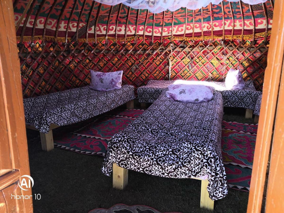 Yurt Camp Ali-Nur At Lake Song-Kol Юрточный Лагерь Али-Нур Озеро Сон-Куль Сон-Куль Кыргызстан Нарын Kyrgyzstan Naryn Ngoại thất bức ảnh