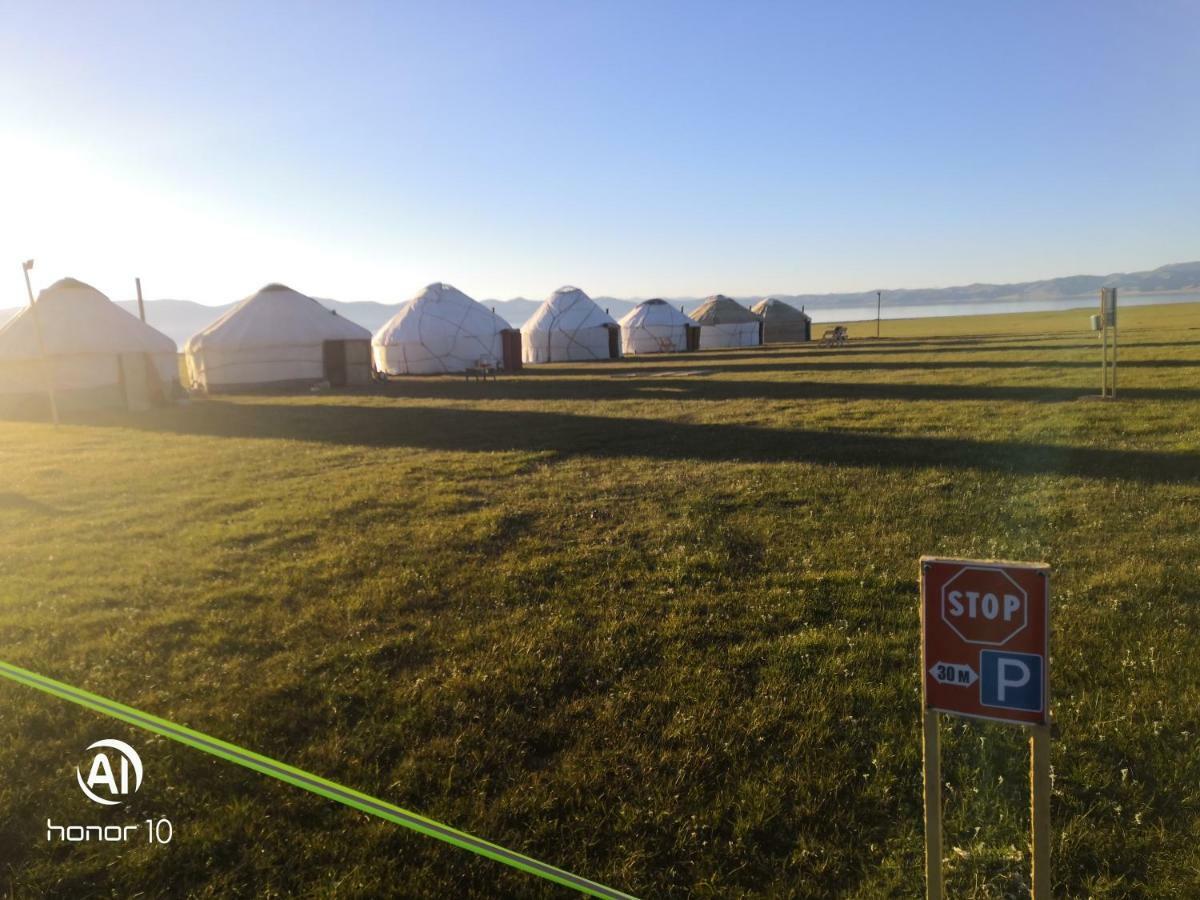 Yurt Camp Ali-Nur At Lake Song-Kol Юрточный Лагерь Али-Нур Озеро Сон-Куль Сон-Куль Кыргызстан Нарын Kyrgyzstan Naryn Ngoại thất bức ảnh