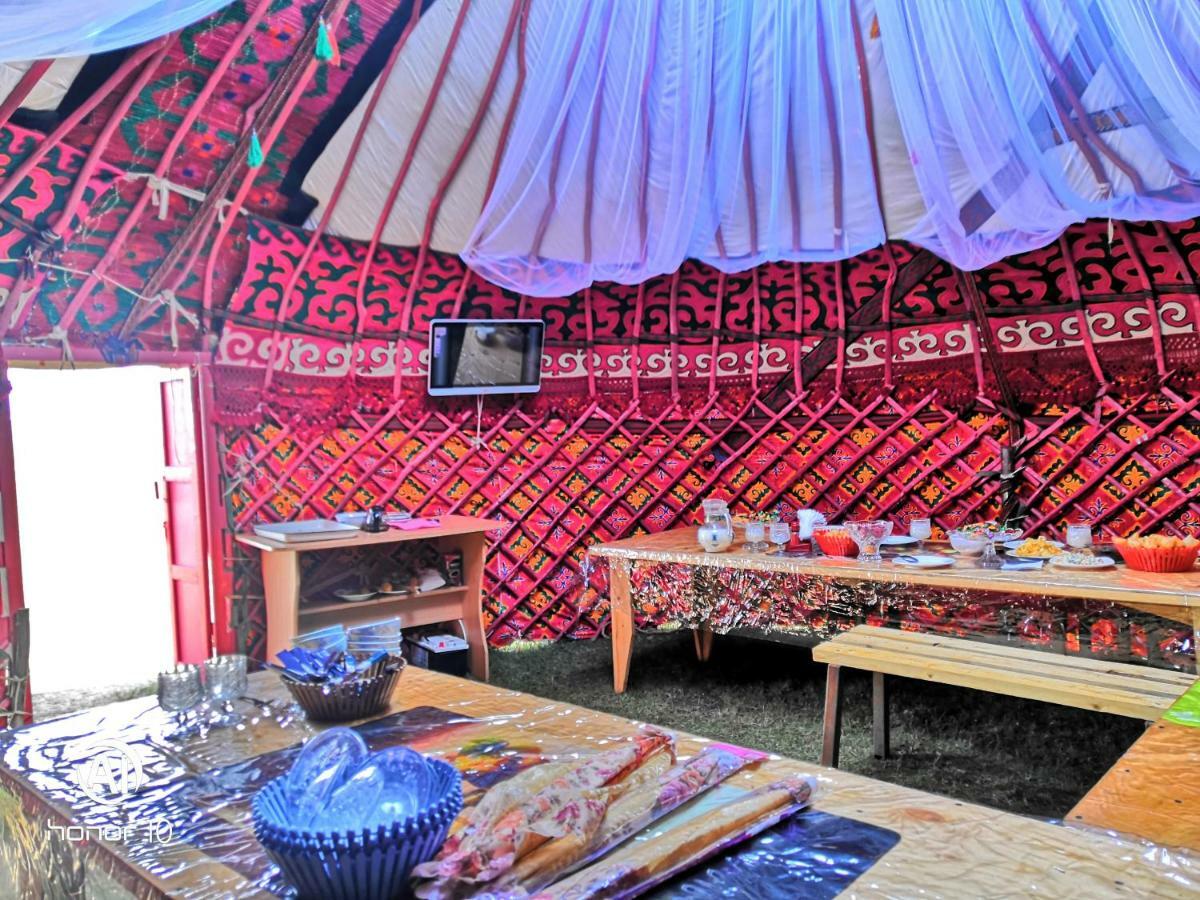 Yurt Camp Ali-Nur At Lake Song-Kol Юрточный Лагерь Али-Нур Озеро Сон-Куль Сон-Куль Кыргызстан Нарын Kyrgyzstan Naryn Ngoại thất bức ảnh