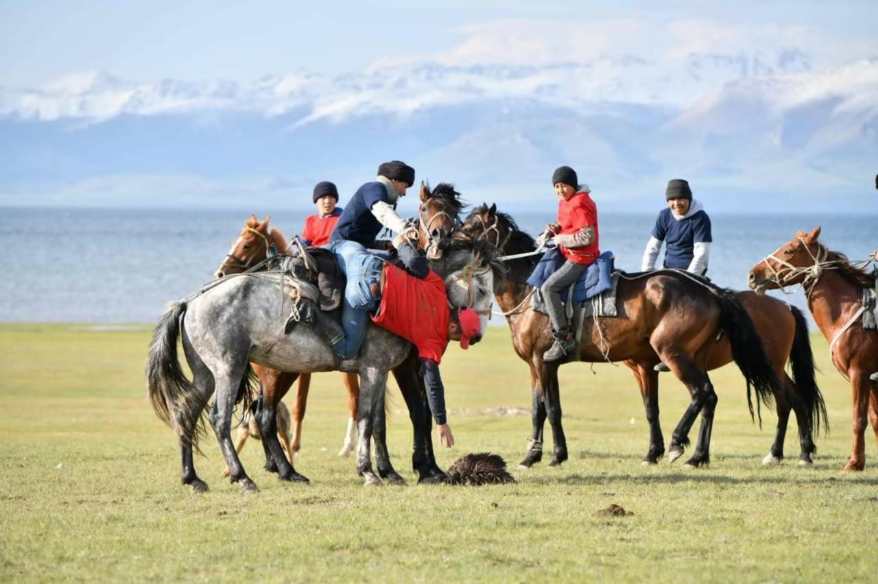 Yurt Camp Ali-Nur At Lake Song-Kol Юрточный Лагерь Али-Нур Озеро Сон-Куль Сон-Куль Кыргызстан Нарын Kyrgyzstan Naryn Ngoại thất bức ảnh
